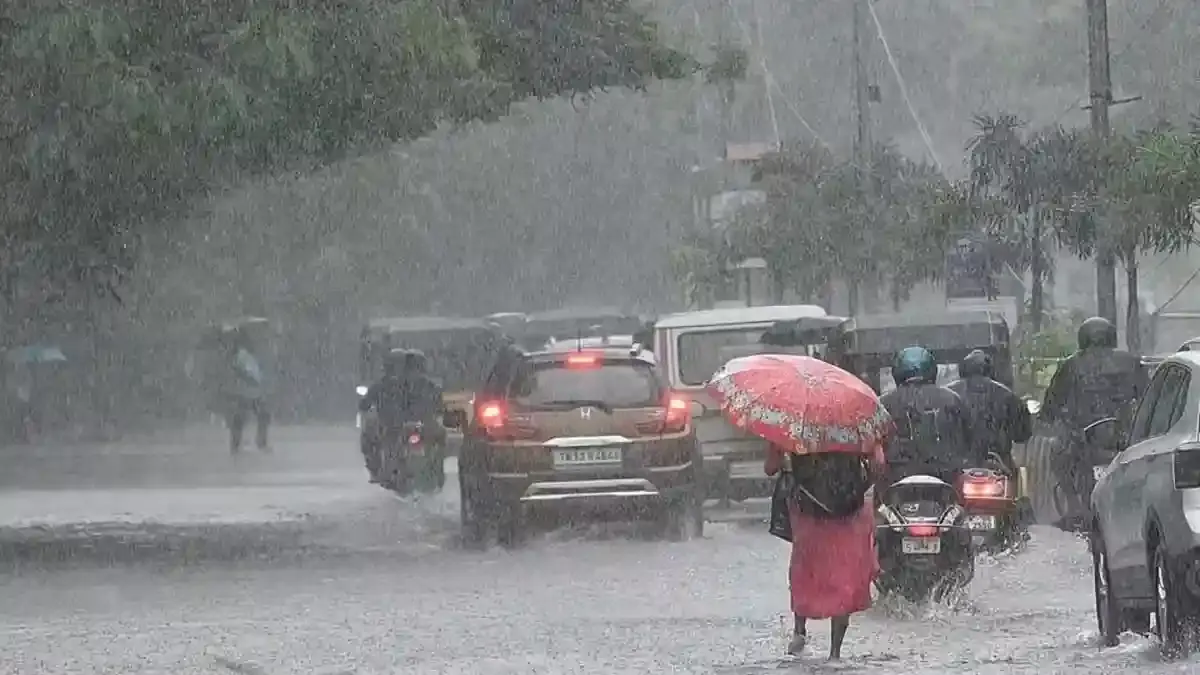 தமிழகத்தில் அடுத்த 5 நாட்கள் வெளுக்கப்போகும் மழை! - எந்தெந்த மாவட்டங்களுக்கு  எச்சரிக்கை?